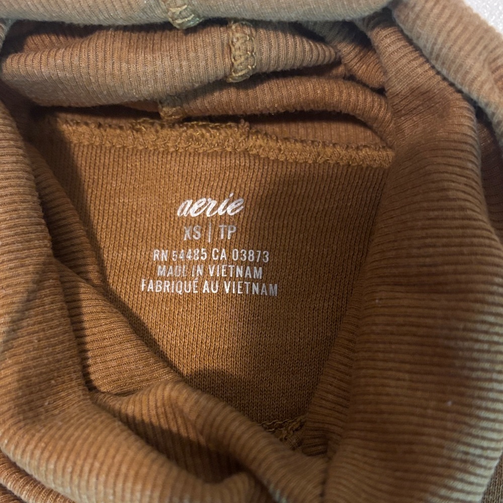 Aerie women’s  Earthy Brown Turtleneck Sweater - Picture 2 of 5